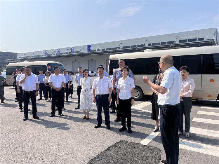 四川省人大常委會副主任祝春秀一行到四川供銷西南冷鏈物流達州基地調(diào)研